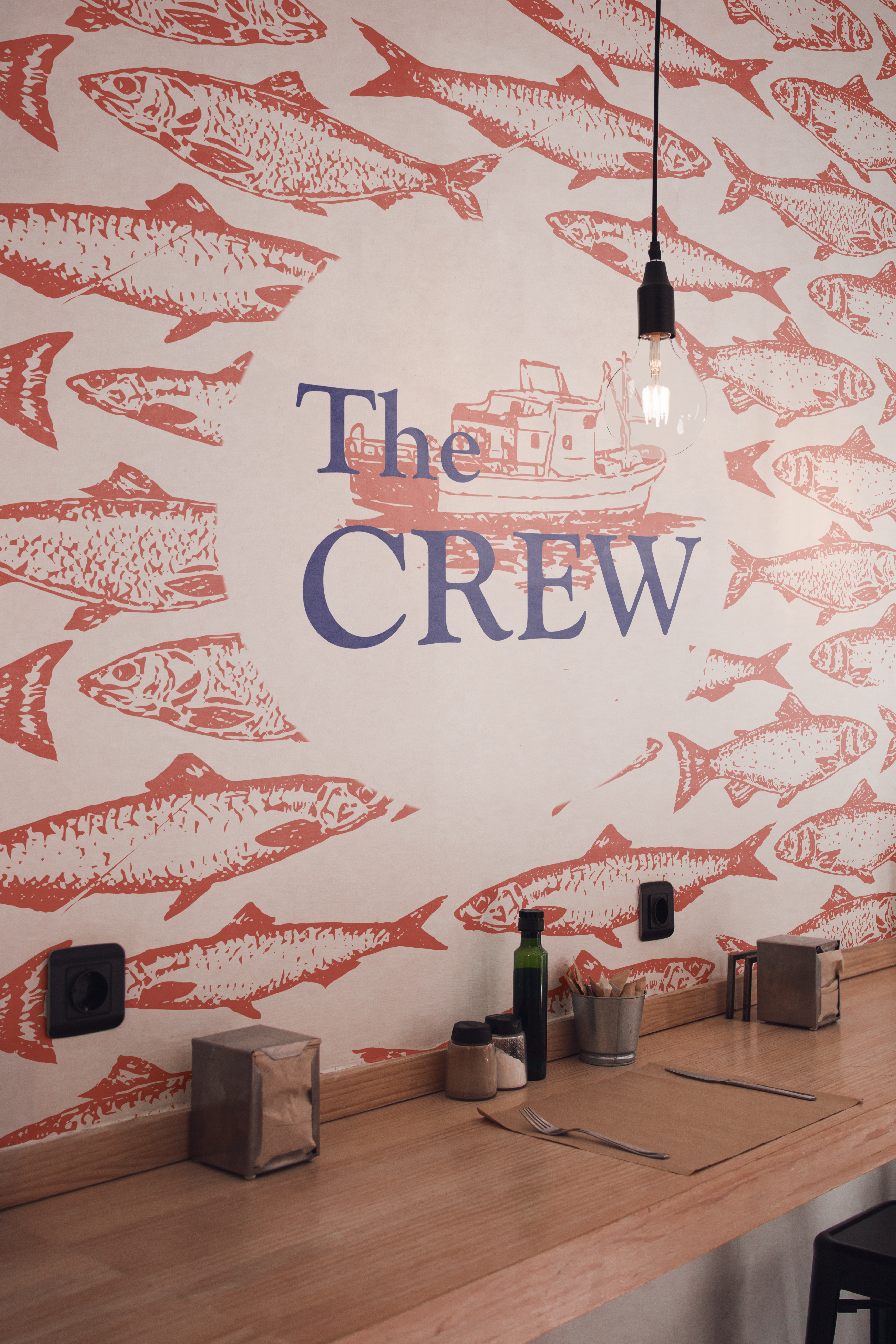 mockup carta da parati con pesci e lego del progetto The Crew restaurant