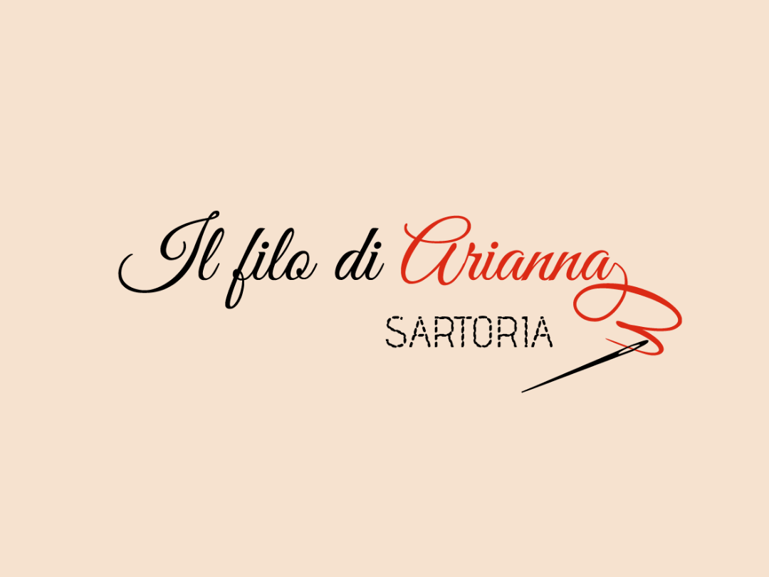 logo del progetto il filo di arianna. Font calligrafico nero e rosso su sfondo rosa antico