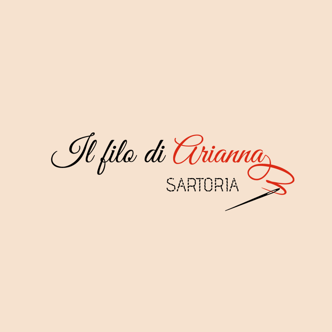 logo del progetto il filo di arianna. Font calligrafico nero e rosso su sfondo rosa antico